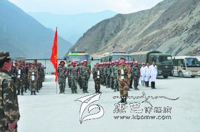 康定縣軍警民聯(lián)合搶險救災演練現場掠影