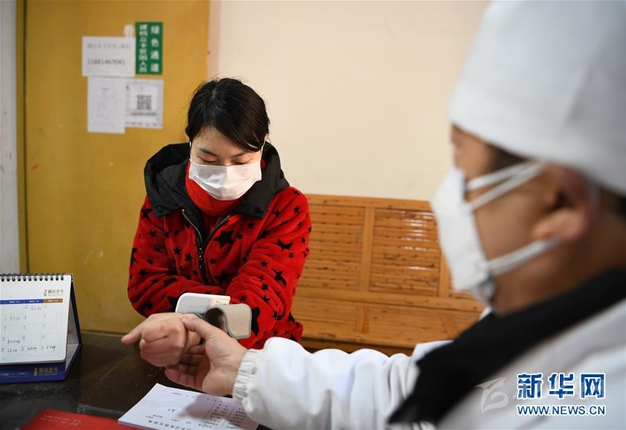 （抓好經(jīng)濟發(fā)展 應(yīng)對復(fù)雜局面·圖文互動）（1）2500萬農(nóng)民工如何安全返崗？——農(nóng)民工大省四川復(fù)工觀察