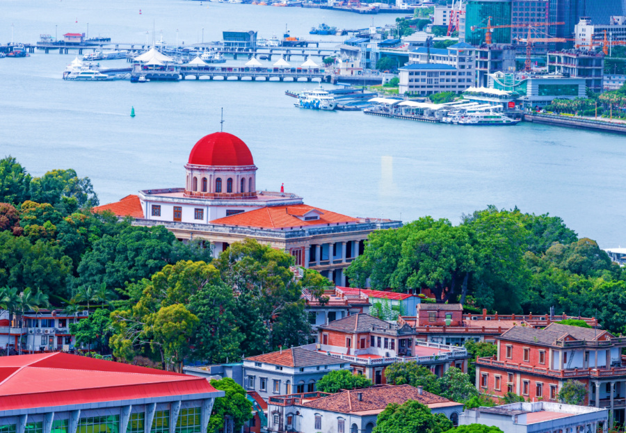 鼓浪嶼素有“萬國建筑博物館”的美譽，八卦樓作為全國重點文物保護單位，是鼓浪嶼世界文化遺產(chǎn)核心要素之一。楊勁堅 攝
